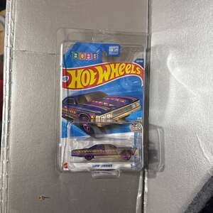 2025 Hot Wheels Mainline Layin' Lowrider Celebration Racers 7/10 Purple 223/250